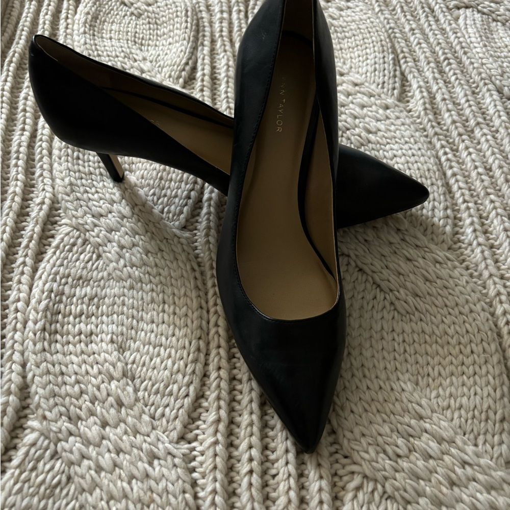 Ann Taylor classic heels